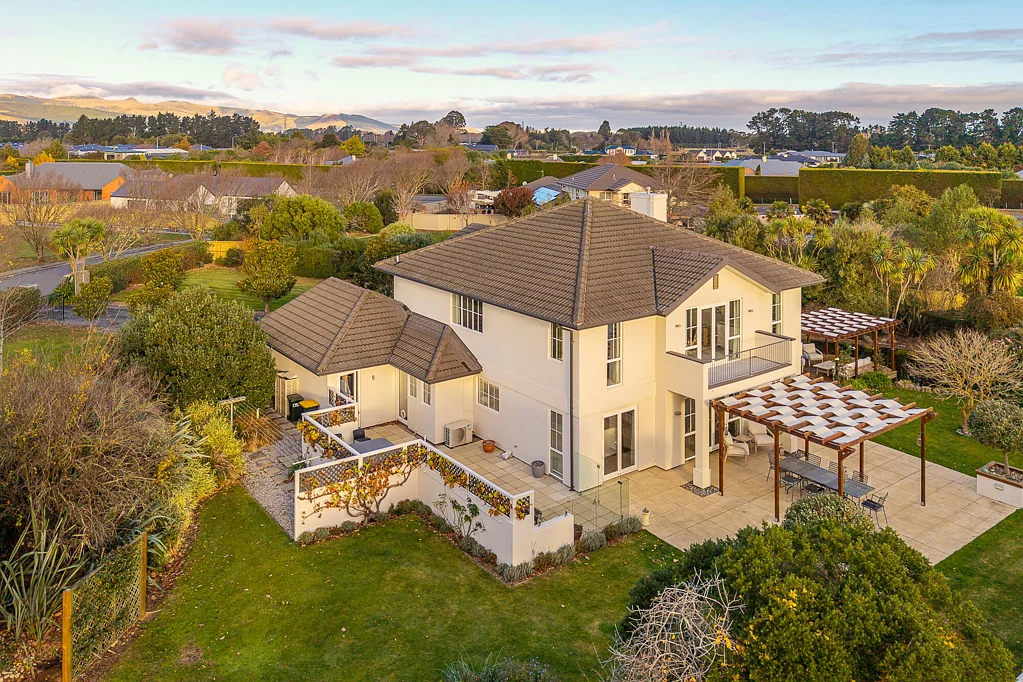 Prebbleton 4Moenga Grand living in a prestigious, secluded setting
