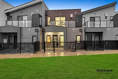 Clyde 4 Bedroom ULTRA-MODERN PARK FRONT TOWNHOUSE NO BODY CORP