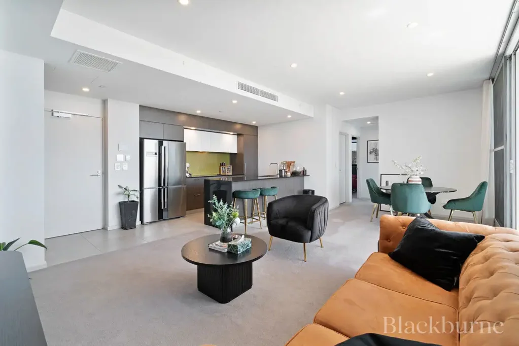 LIVE IN LUXURY -  FULLY FURNISHED & EQUIPPED