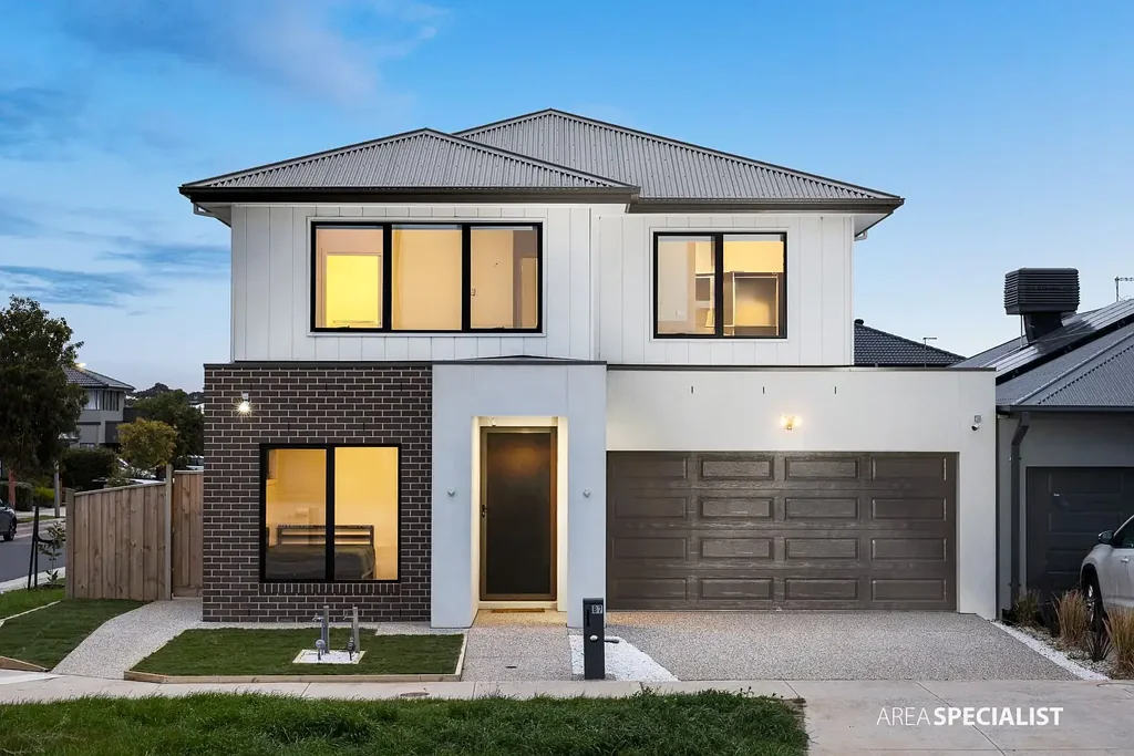 Werribee 5Zimmer LISTED AS: Near-New Luxury Boutique Built Family Home in Riverwalk Estate!