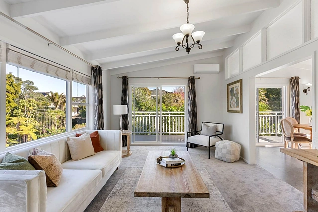 292 Beach Road, Campbells Bay, North Shore City