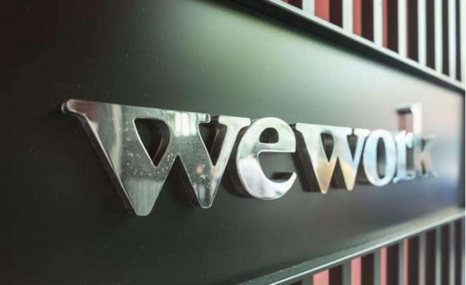 WeWork暴跌千亿，创始人拿119亿走人，软银痛苦接盘