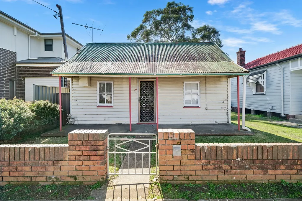 Mayfield East 3房  Renovate, Rebuild or Reimagine in Sought-After Mayfield East