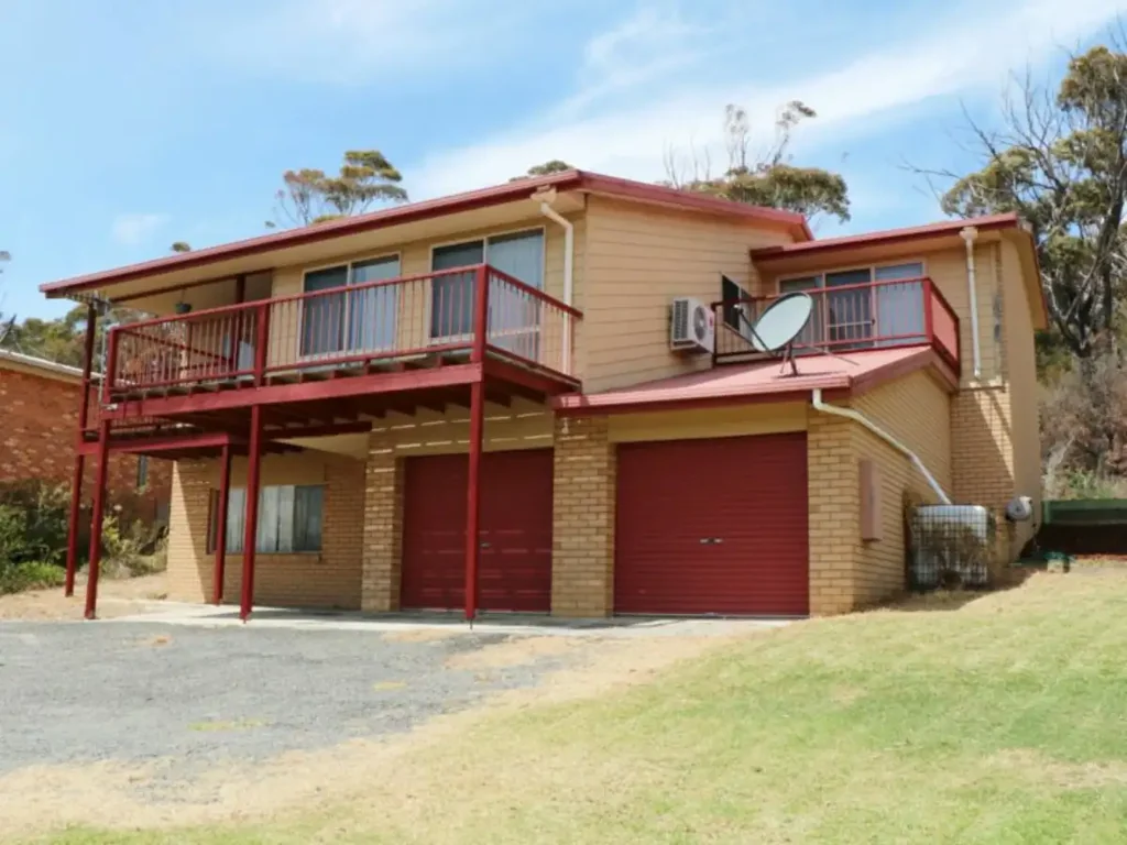 Binalong Bay Beauty – Coastal Living at Its Best
