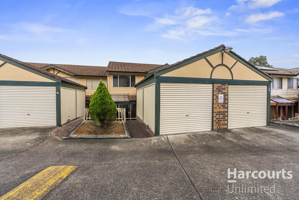 Blacktown 3房 市中心联排别墅 三卧精致维护 靠近学校医院 宽敞卧厨 独立客厅餐厅 书房 高质浴室 娱乐区易护后院 全新粉刷NBN 木地板储物 车库停车位 Full of Surprises - Must Be Sold!