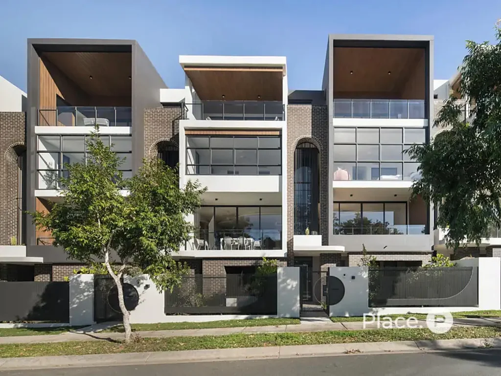 Indooroopilly 4房 布里斯班河全景 私密河畔住宅 豪华法国橡木地板 Gaggenau高端厨房 独立电梯学习区 游泳池桑拿休闲 Architectural elegance meets riverside tranquillity