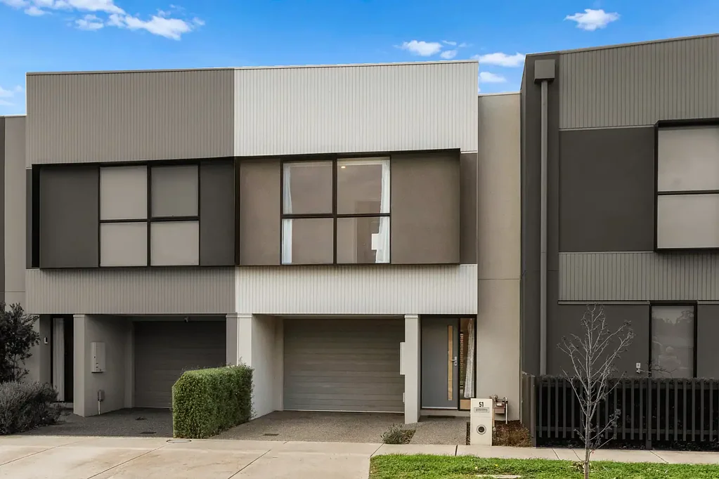 Modern 3 Bedroom Town House