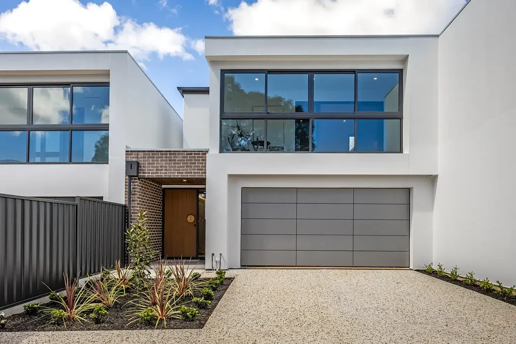 St Georges 5कमरा Brand-New Architectural Luxury, Set Back from Portrush Road