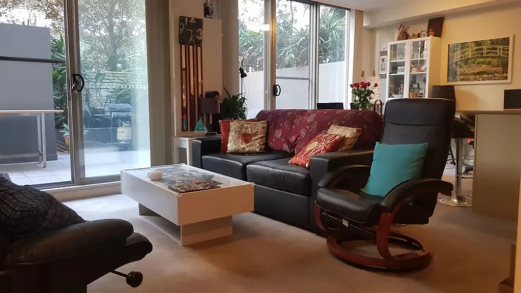 Spacious 1 bed with large private entertaining courtyard.