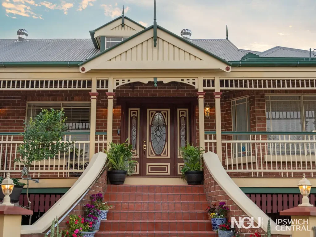Raceview 4 Bedroom THE HASWELL CASTLE - GRAND BY DESIGN, WARM BY NATURE