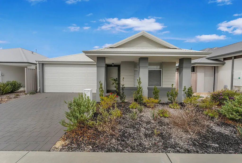Bennett Springs 3房  Near-New 3x2 Home with Modern Features Throughout in Prominent Bennett Springs Location