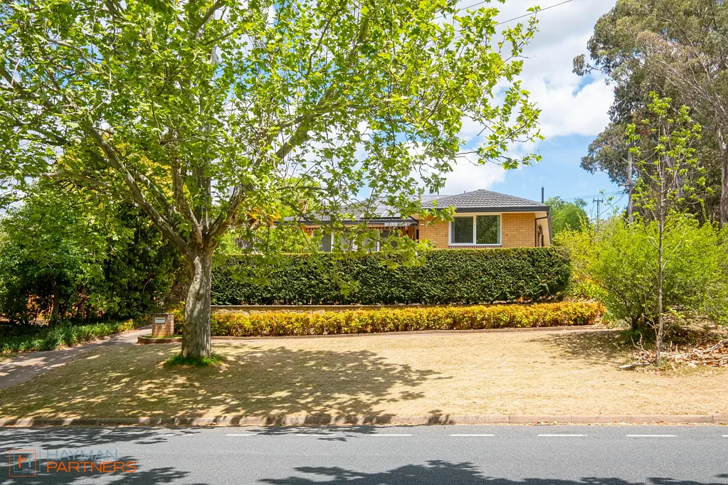Garran 3બેડરૂમ Adjacent to Peaceful Reserve - Flexible Family Living in Garran