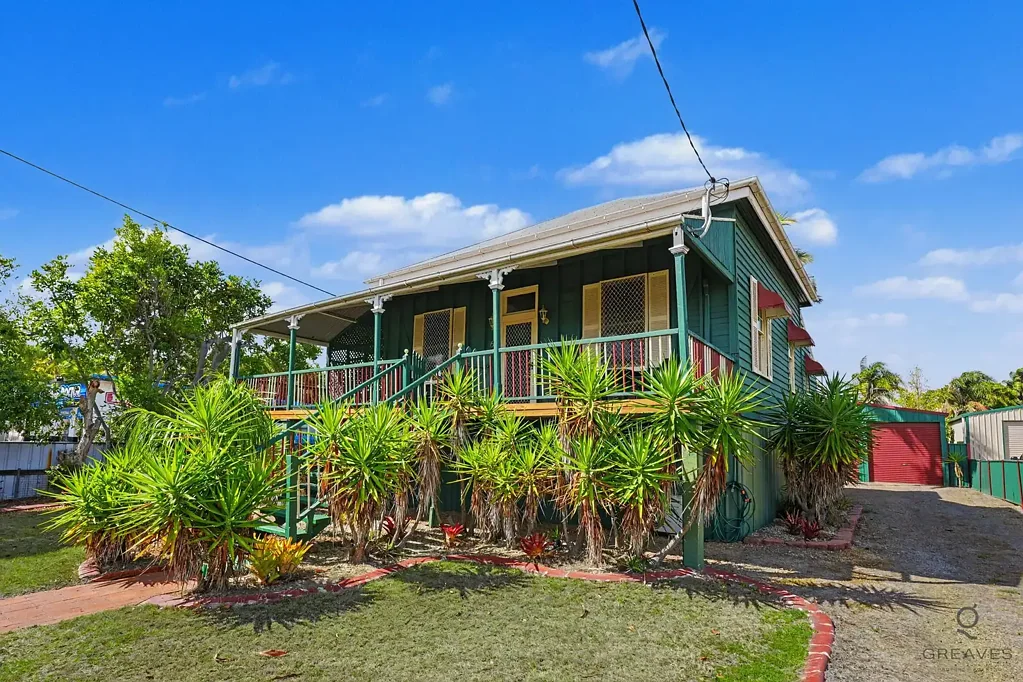 Bundaberg South 4房  Classic Queenslander Up Front, Easy Modern Living Out The Back