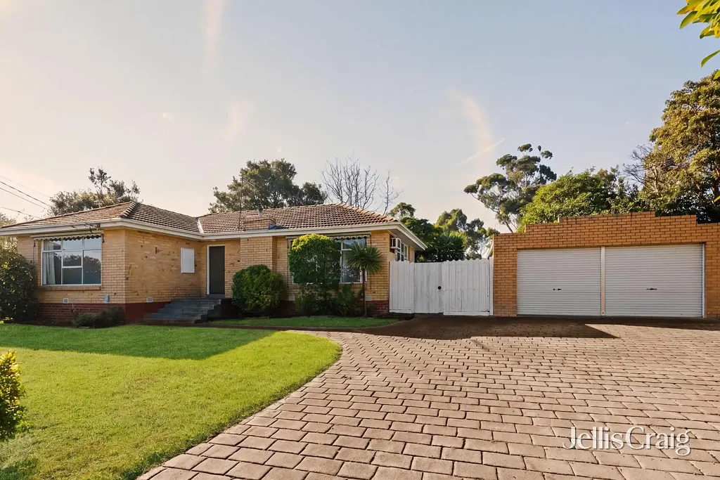 Bentleigh East 3ਬੈੱਡਰੂਮ A prized property in a golf course locale