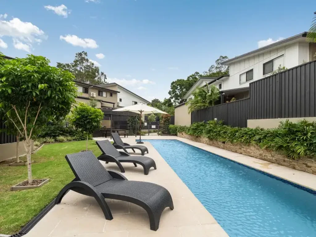 Quality Stand-Alone Townhouse in Peaceful Surroundings