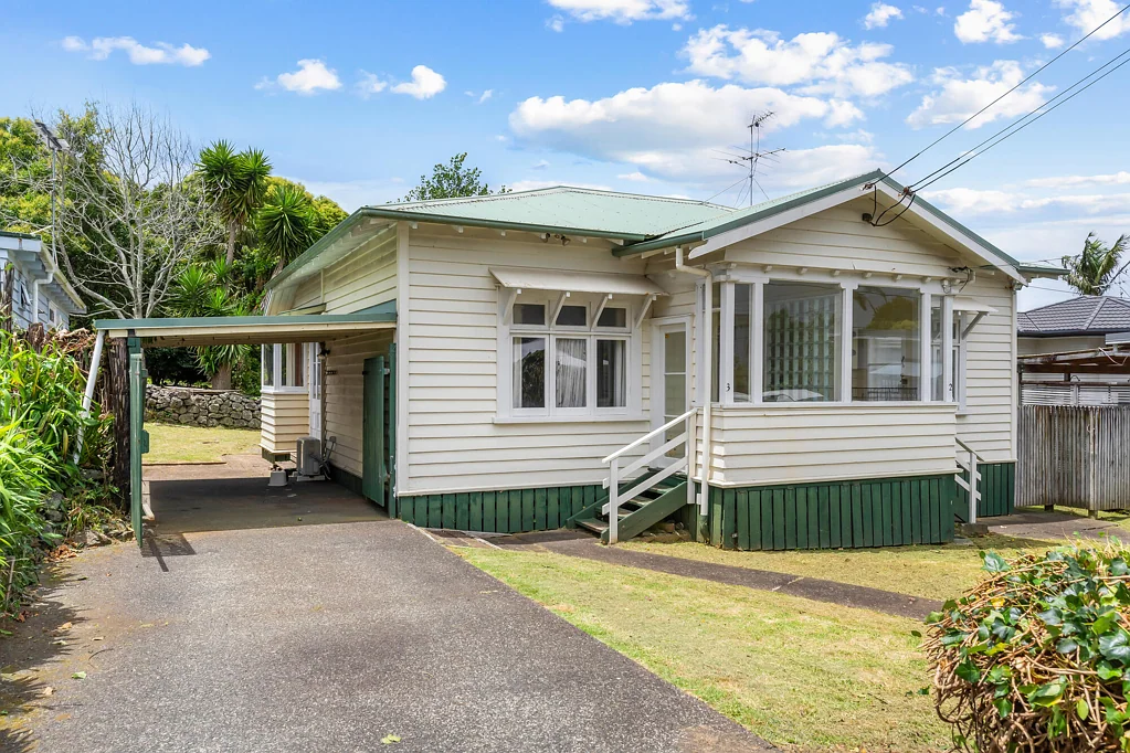 Character Home - Private & Stylish Living