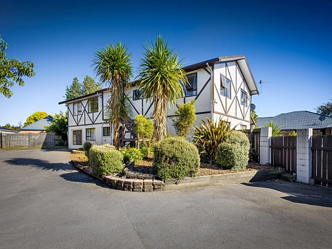 Belfast 10房  Boarding House $1500 per week.