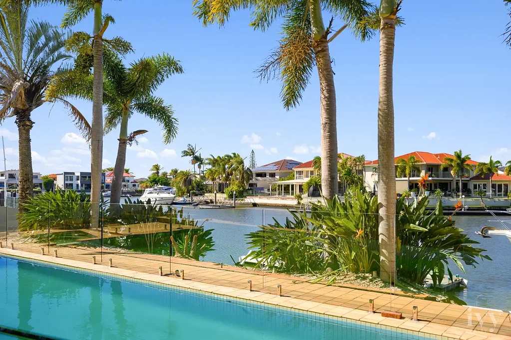 Paradise Point 5 Bedroom Prestigious Waterfront Entertainer