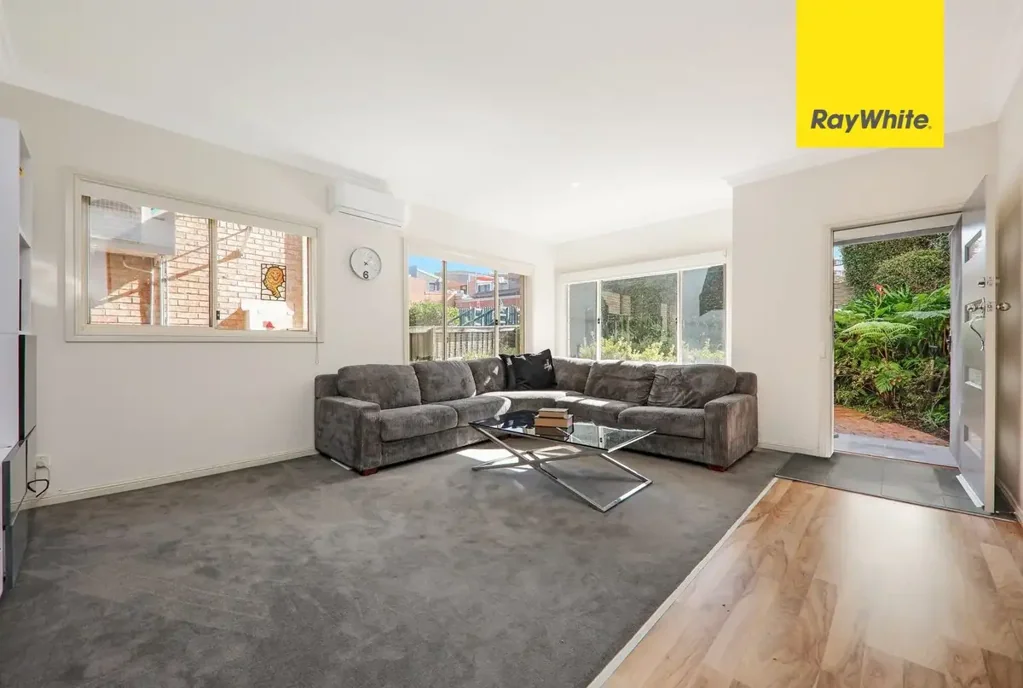 Modern Home In The Heart of Gladesville