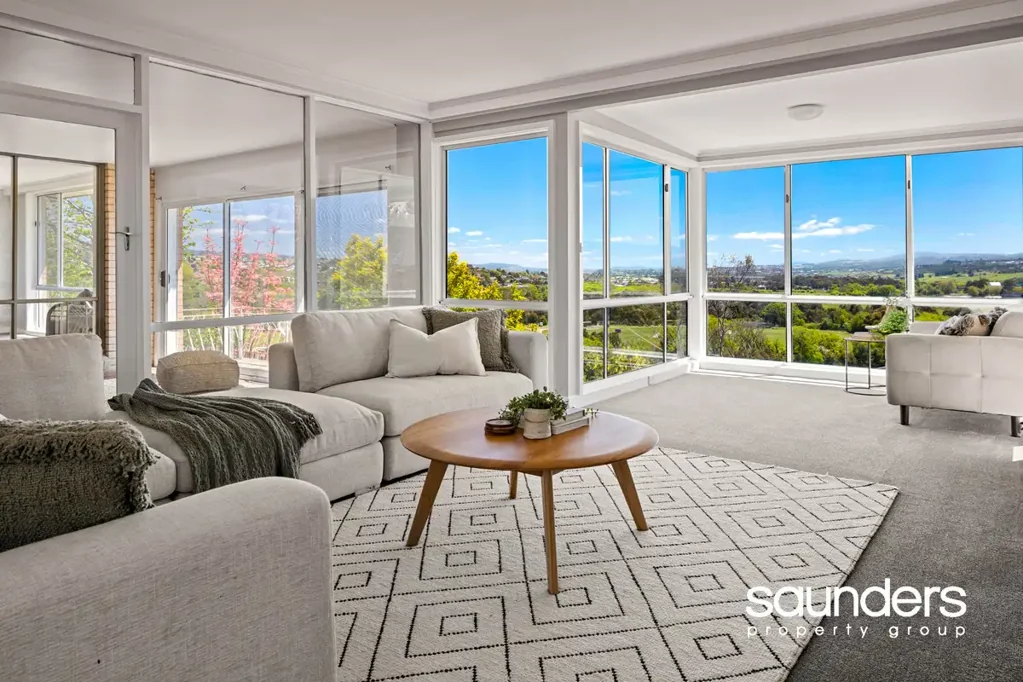 Norwood 3房  Classic design with jaw dropping views.