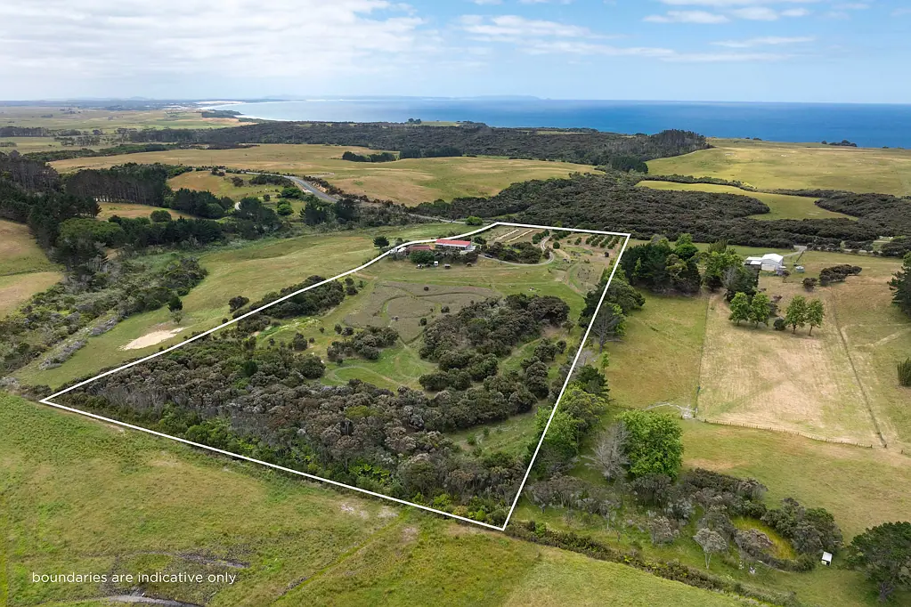 Houhora Versatile Lifestyle Property Near Henderson Bay