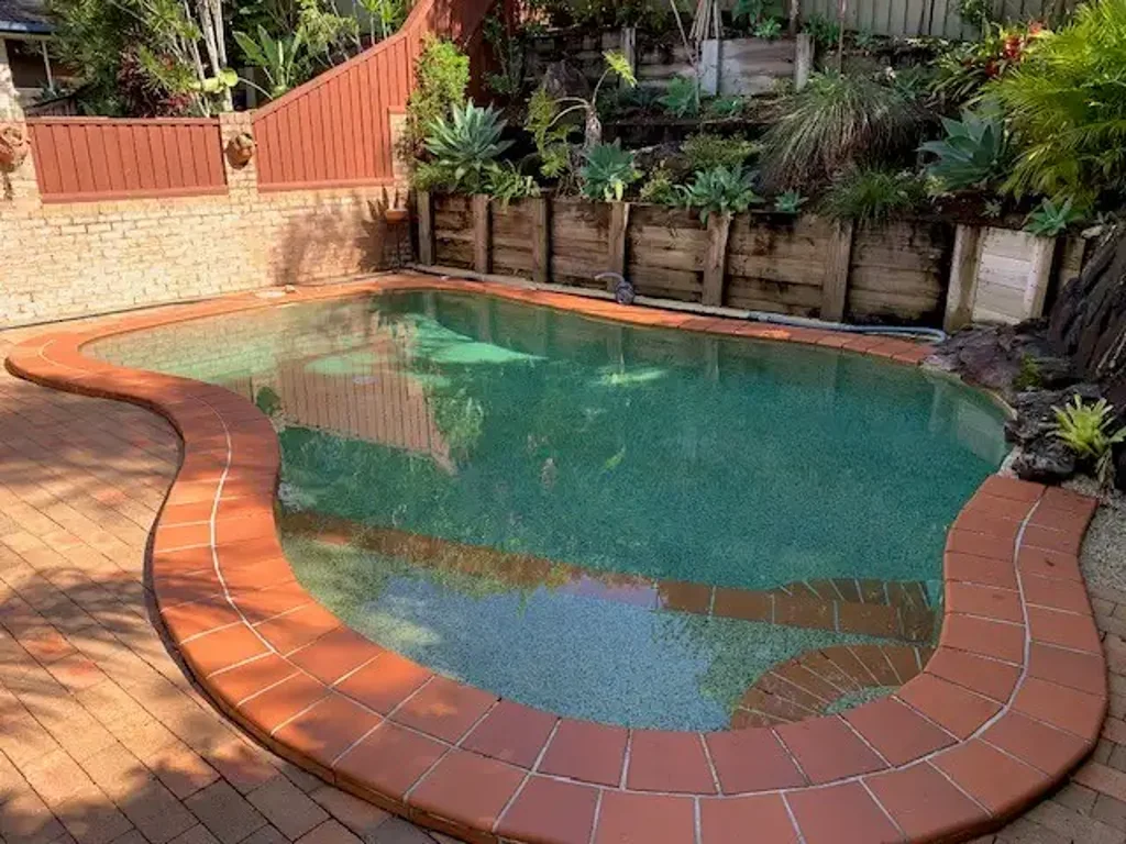 LARGE FAMILY HOME WITH POOL AND CLOSE TO KORORA PUBLIC SCHOOL