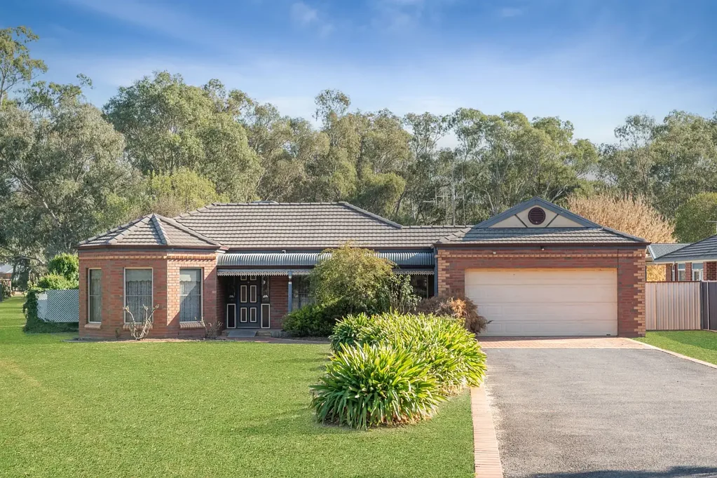 50-52 Strickland Street, Ascot, VIC 3551