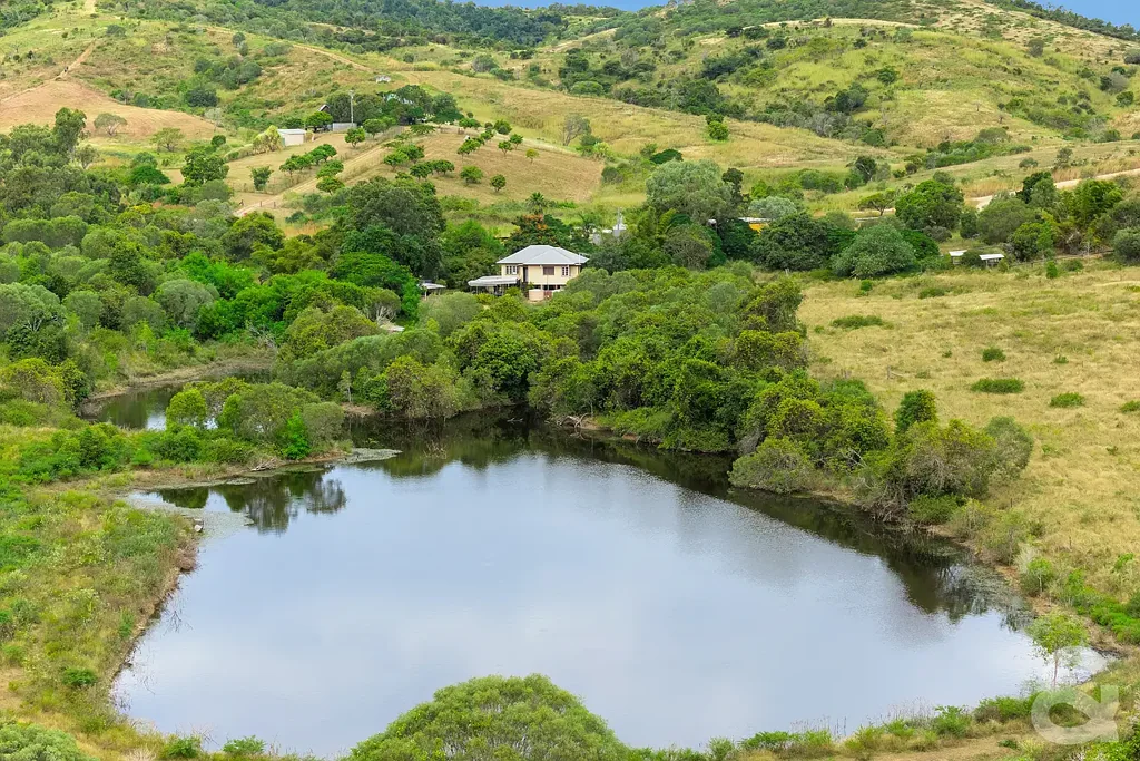 Darts Creek 2房  Acreage Opportunity with Infrastructure and Renovation Potential