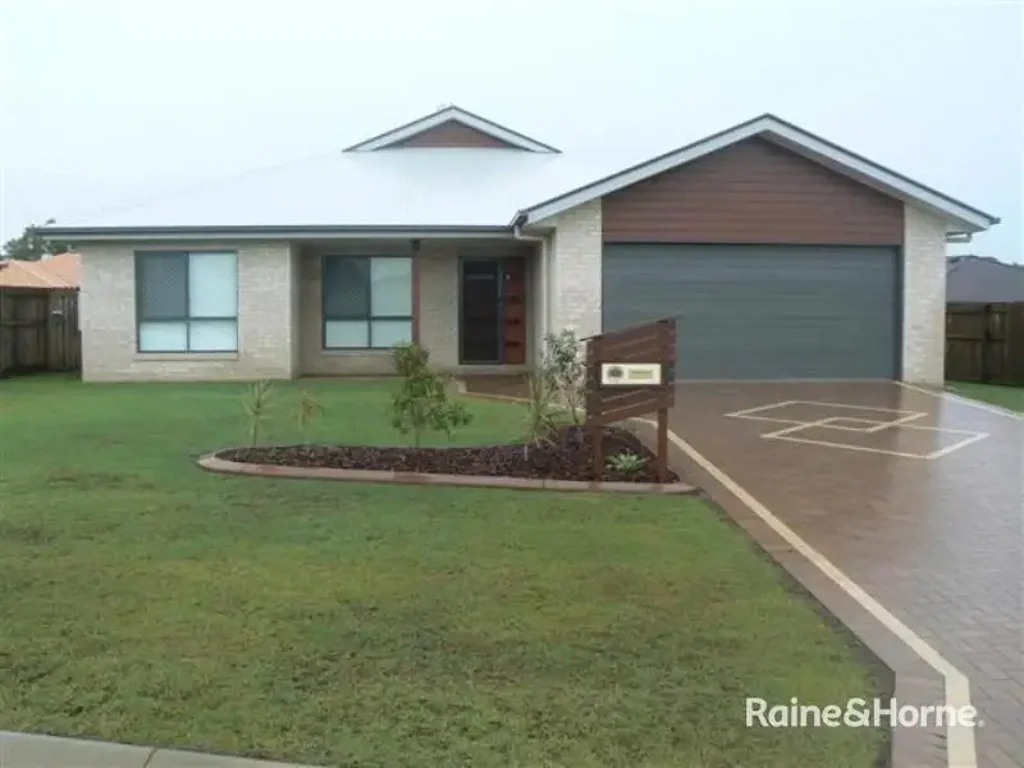 HOME IN HIGHFIELDS ESTATE WITH SOLAR