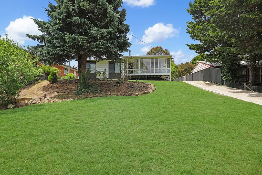 Three bedroom house with a great view !