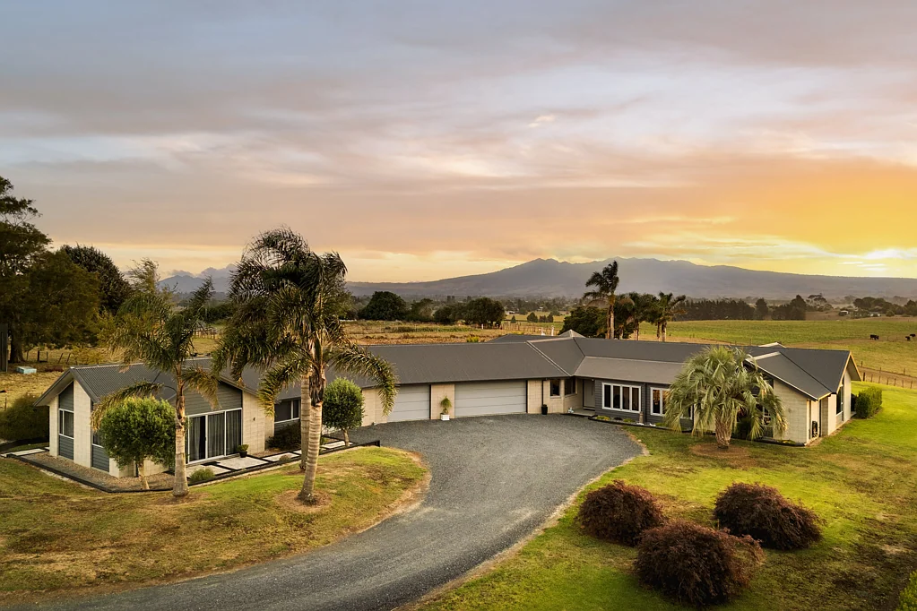 Ngahinapouri 5chambre Expansive Entertainer, Apartment and Views!