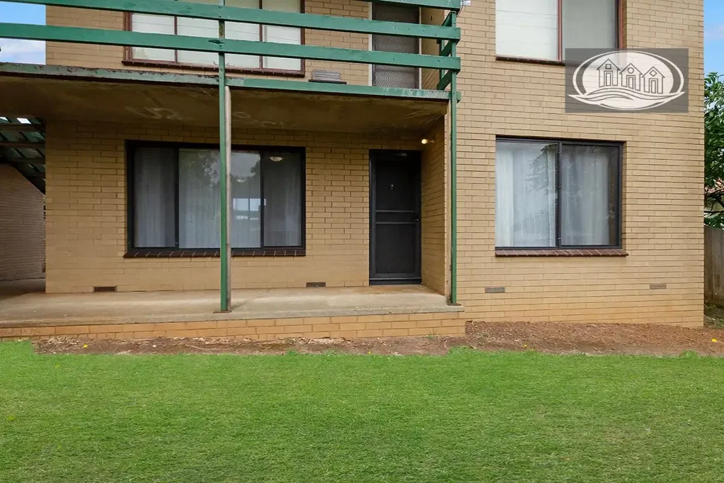 LOW MAINTENANCE 2 BEDROOM UNIT