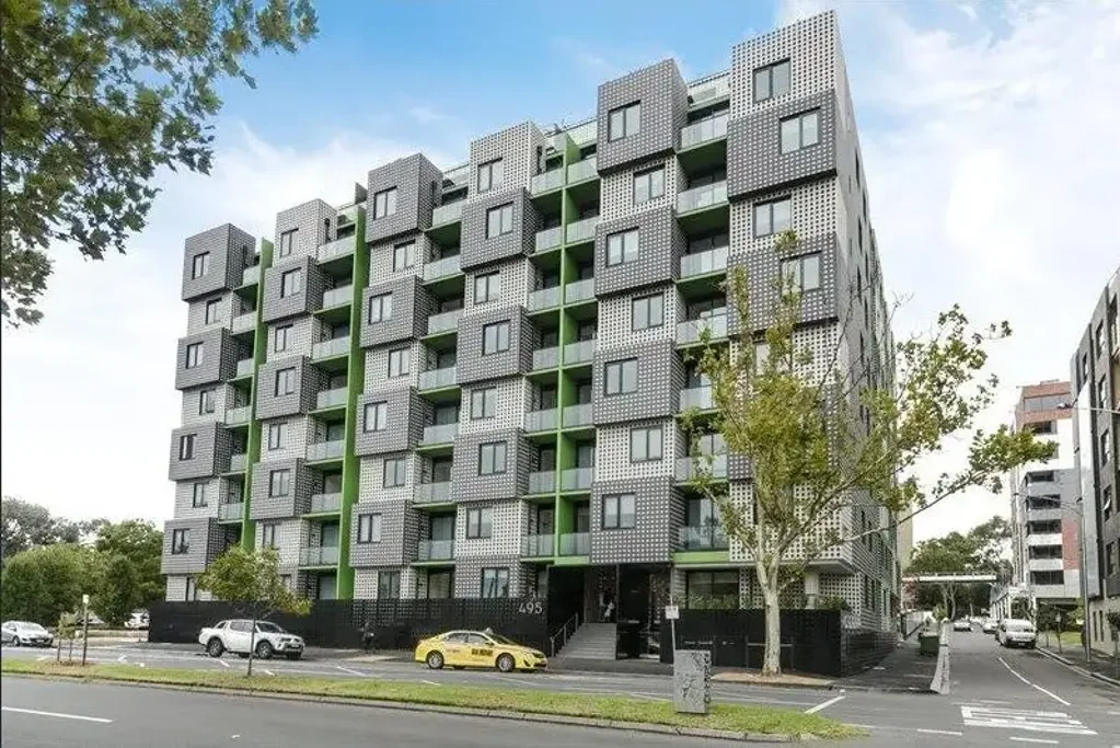Modern Living In The Heart of Carlton!!!