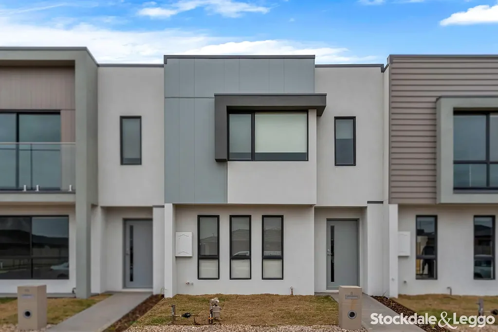 Modern 3 Bedroom Townhouse!