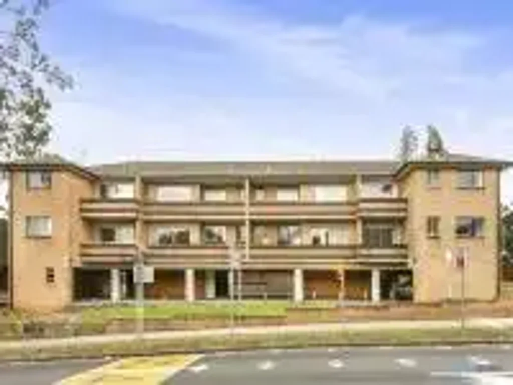 Renovated 2 bedroom unite in  unit in super location!