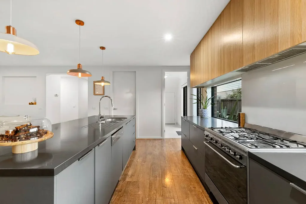 Point Lonsdale 4房  Luxury Living in Peaceful Lonsdale Location