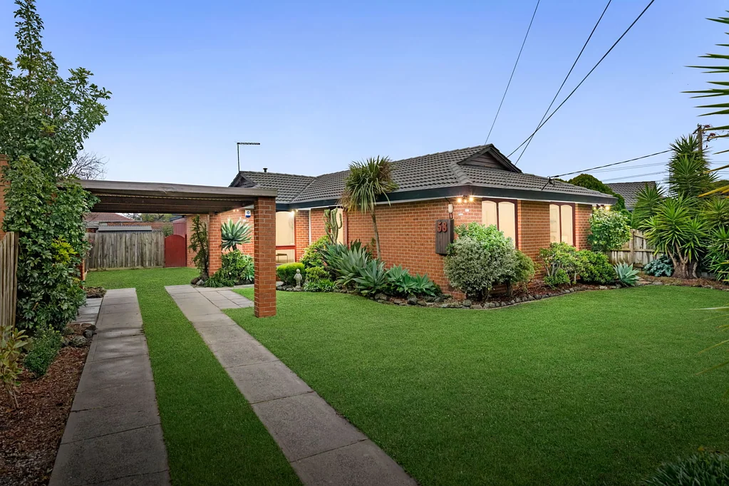 Clayton South 3房 占地578平方米的宽敞家庭生活 Spacious Family Living on 578sqm
