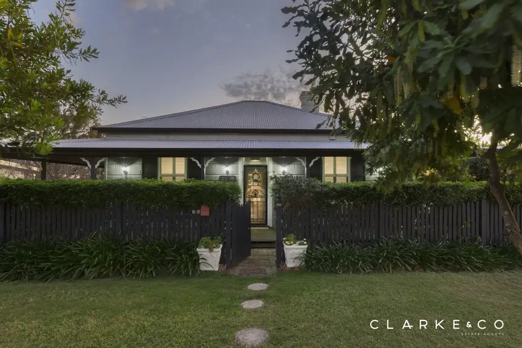 East Maitland 3Kwarto CLASSIC ELEGANCE WITH A MODERN EDGE!