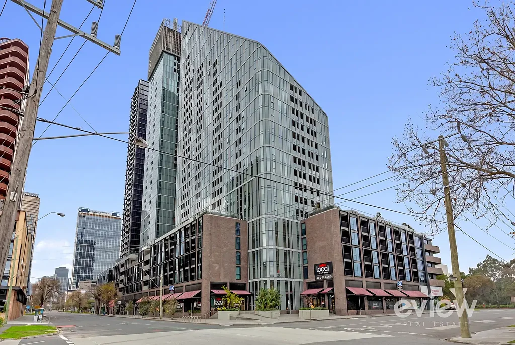 Stylish Apartment with City Views in the Heart of South Melbourne!