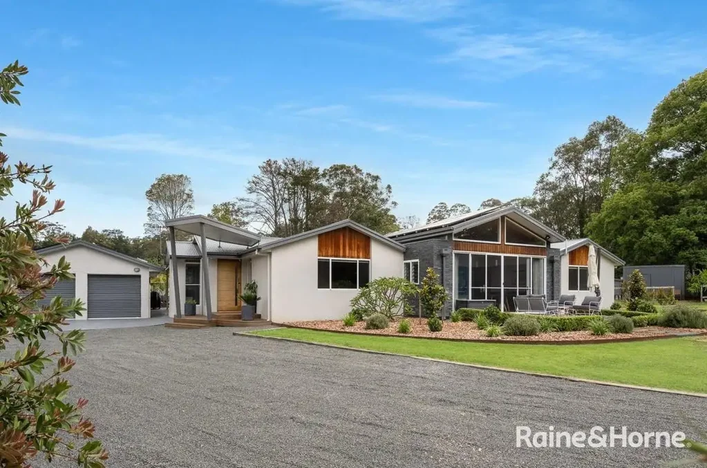 Stunning Family Retreat in Tapitallee