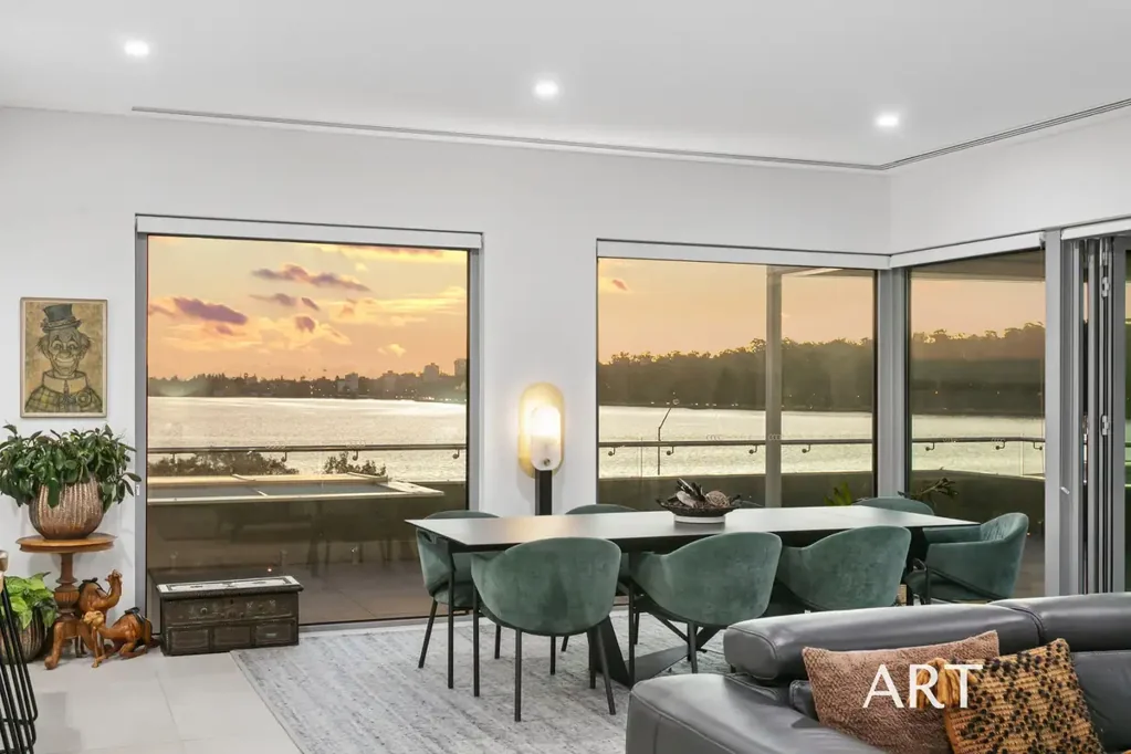 South Perth 3ਬੈੱਡਰੂਮ PENTHOUSE PERFECTION PERFECT FOR PETS