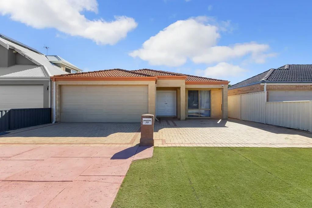 39 Balaka Way, Queens Park, WA 6107