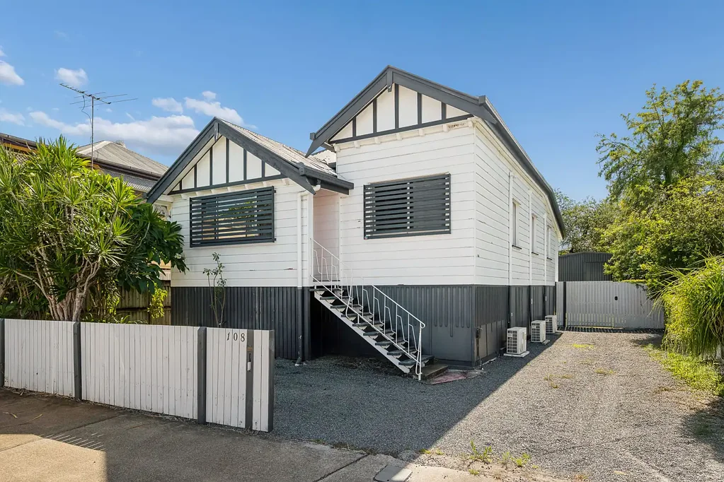 Kangaroo Point 3 Slaapkamer Inner-City Character Home – Vacant and Ready to Move In!