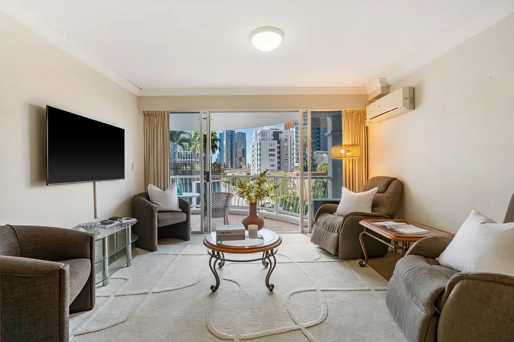 Broadbeach 2房  North Facing Dual-Access Apartment in the Heart of Broadbeach