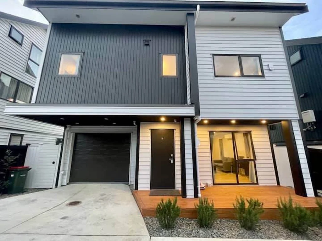 Modern 4 bedrooms house in Blockhouse Bay
