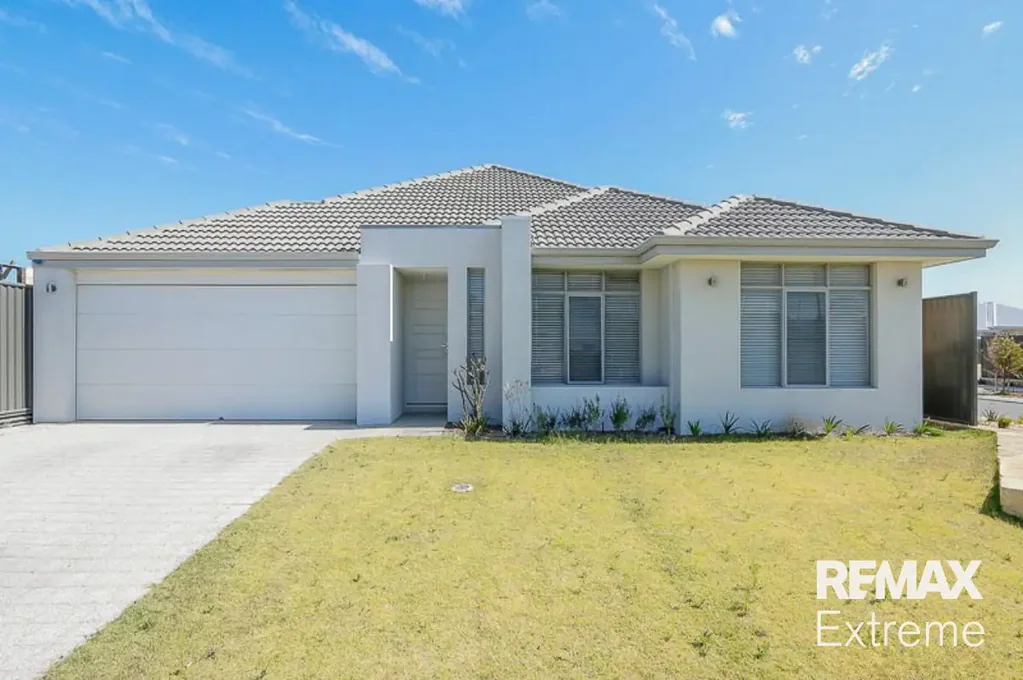 MODERN, LOW MAINTENANCE BEACH SIDE LIVING!