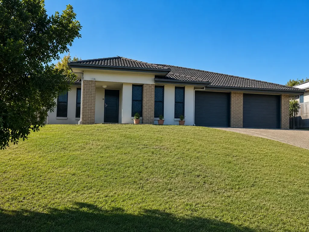 Modern 3-Bedroom Duplex with Spacious Yard in Eagleby
