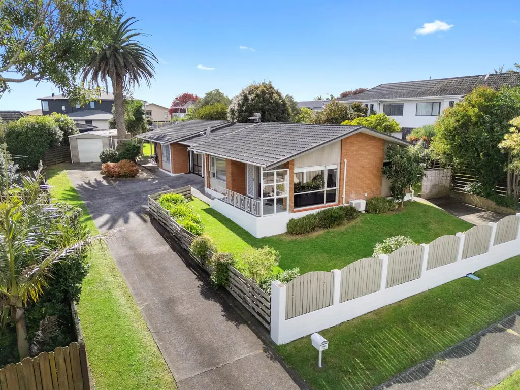 1&2/15 Bramley Drive, Farm Cove, Manukau City, Auckland