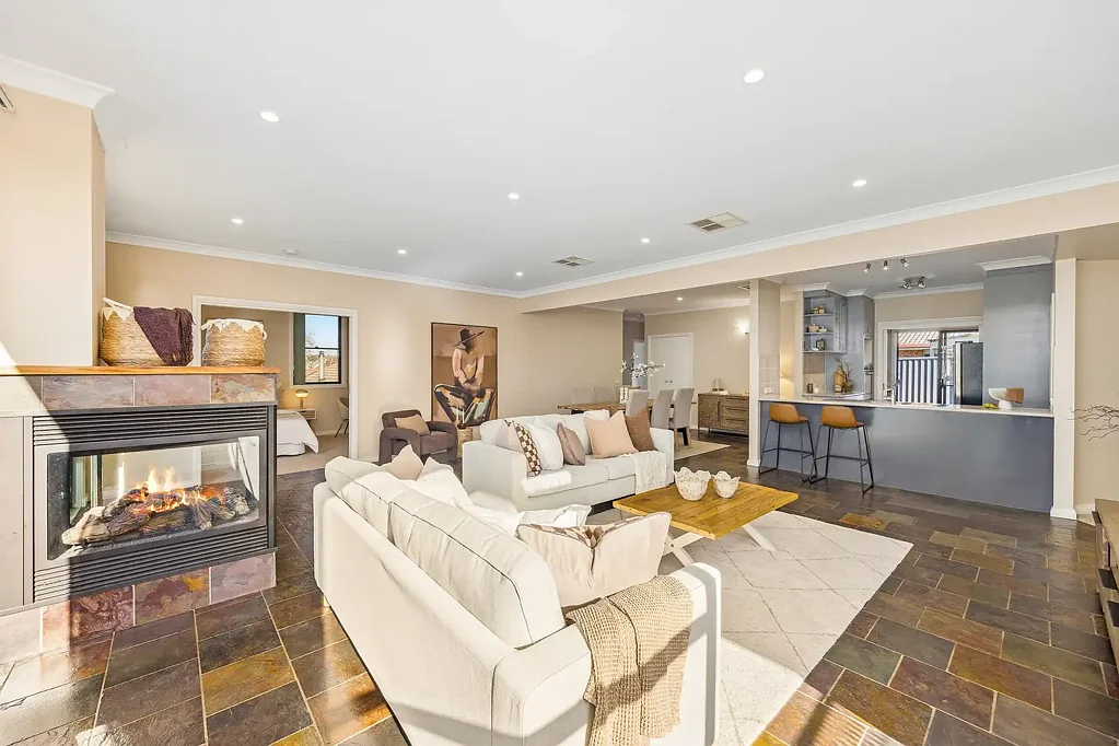 Ngunnawal 4બેડરૂમ Peaceful Gardens and Expansive Interiors Beside the Reserve