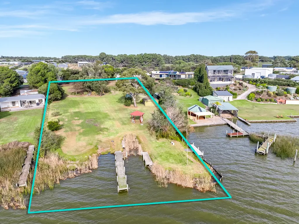 Hindmarsh Island 4房  Exceptional Waterfront Estate Across Three Separate Titles